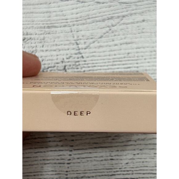 New Makeup Revolution Deep Face Sculpting Palette Contour Powder Compact 7g - Picture 3 of 5